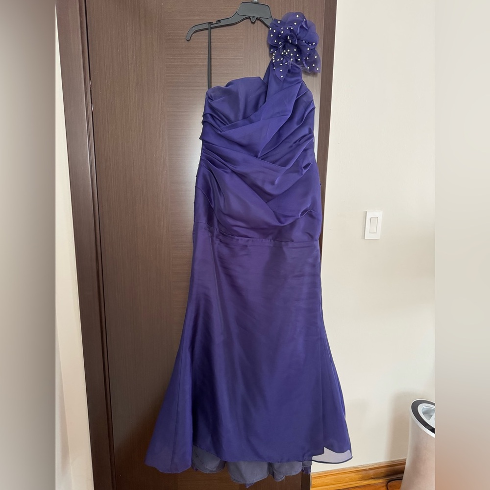 Jim Hjelm Occassions Elegant Purple One-Shoulder Dress Gown Size 16